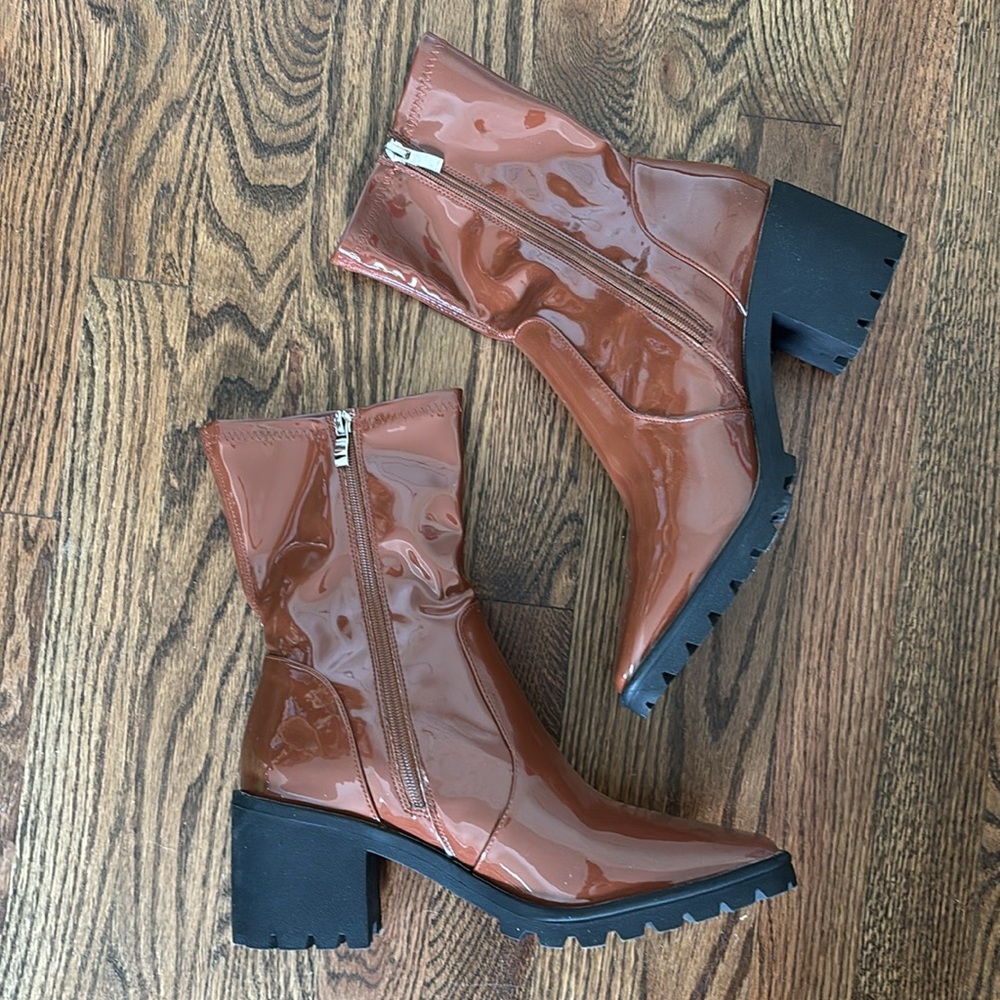 Journee Collection Brown Patent Vegan Leather Icelyn Calf Lug Boots 9.5 NWOB - Picture 14 of 15